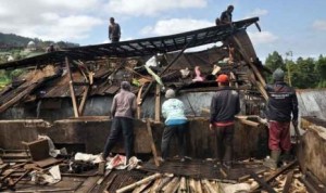 99 Rumah Rusak Diterjang Puting Beliung di Sukabumi