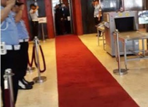Sekjen DPR RI Belum Copot Karpet Merah