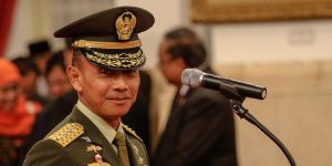 KSAD:  Lucuti Kaus Gambar Palu Arit dan Lambang PKI