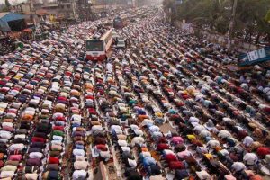 Komisi Fatwa MUI: Dalam Kondisi Tertentu Shalat Jumat Boleh Dilakukan di Jalan Raya
