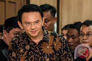 Hakim Tolak Eksepsi Ahok