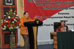 EE Mangindaan: Sebagai Penerus Bangsa, Mahasiswa Harus Kuasai Ilmu Pengetahuan