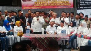 OSO Serahkan Bantuan Modal  Gebu Minang Kepada Korban Kebakaran Pasar Senen