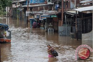 Cawang Direndam Banjir Setinggi 1,5 Meter
