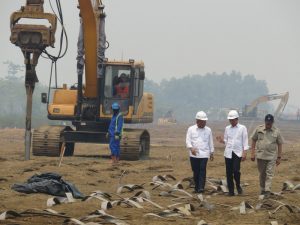 Ambisi Membangun Infrastruktur Telah Menumpuk Hutang