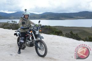 Presiden Jokowi Tunggangi Trail Sepanjang 7 KM di Papua