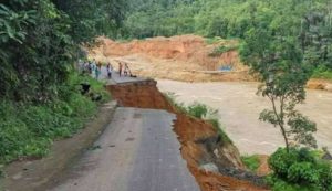 Hujan Lebat Akibatkan Ribuan Warga Sikolek dan Durian Kabupaten Sijunjung Terisolasi