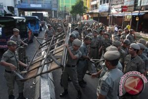 Djarot Tambah Satpol PP Tertibkan Lapak di Tanah Abang