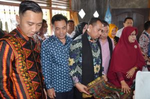 Komisi X DPR Tinjau Desa Kerajinan Souvenir Aceh
