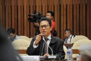 Penyidik KPK Terbelah