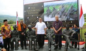 Fadli Zon Resmikan Patung Pendiri RI