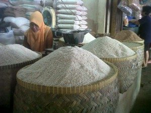 Pemerintah Akan Evaluasi HET Beras