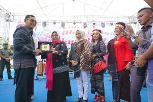 Darmayanti Lubis Berharap Ulos Masuk Daftar Warisan Budaya Indonesia