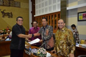Baleg Harmonisasikan RUU Kebidanan