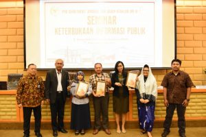 Tiga Unit Kerja Setjen DPR Terima Penghargaan KIP