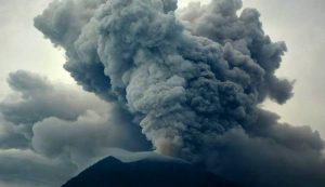 Humas BNPB: PVMBG Masih Tetapkan Gunung Agung Di Level Awas.