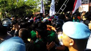 Presiden Jokowi Didemo Mahasiswa di Padang