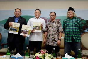 Fadli Zon Luncurkan Buku Berpihak Pada Rakyat 