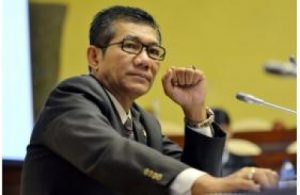 Agun Ajak Kader Golkar Bersatu Melalui Puisi