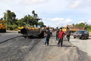 Ecky Minta Pembangunan Infrastruktur Gunakan Tenaga Lokal
