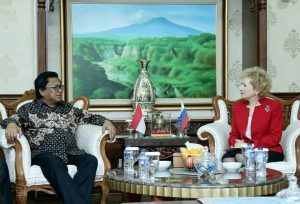 Terima Dubes Rusia, OSO Minta Proyek Kereta Api di Kalimantan Timur Dipercepat