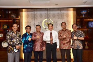 Terima PWI Pusat, Bamsoet: Perlu Payung Hukum Penggunaan Medsos