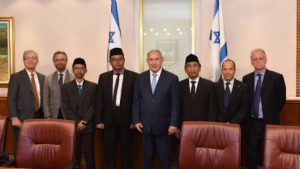 Dalam Kunjungan ke Israel, Yahya Foto Bersama Dengan Perdana Menteri Israel