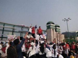 Ribuan Tenaga Honorer K2 Demo ke DPR