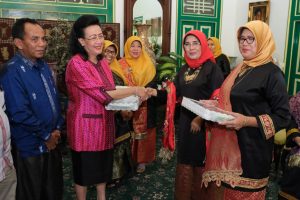 Bundo Kanduang Alahan Panjang Temui Ratu Hemas