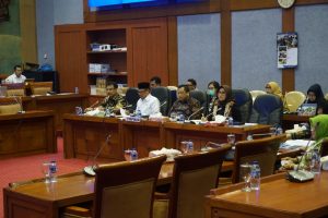 Hetifah: Pemerintah Siapkan Skema Tuntaskan Soal Guru Honorer