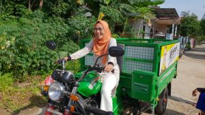 Bagikan Motor Sampah, Hetifah: Kebersihan Dimulai Dari Lingkungan Keluarga