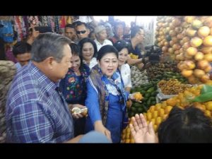 Masuk Pasar Berastagi, SBY Dan Rombongan Borong Buah