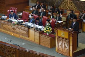 Masa Sidang Tak Sampai Sebulan, DPR Telorkan Dua UU