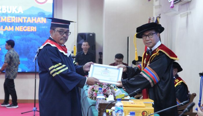 Lalu Niqman Raih Doktor dengan Disertasi Pengembangan Ekosistem Pemerintahan Digital di DPD RI