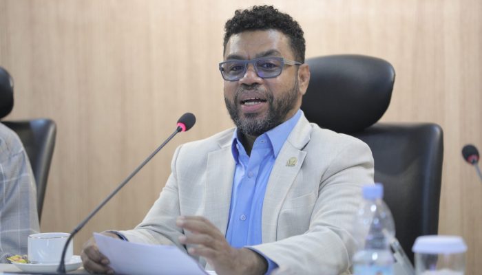 Ratusan Ribu Anak di Papua Putus Sekolah, Senator Filep: Pemerintah Harus Pastikan Hak Pendidikan Layak Terpenuhi