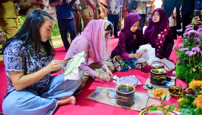 Kunjungi Kampung Batik Okra, Rahayu Saraswati: Kalau Mau Membangun dari Bawah, Ini Salah Satu Contohnya