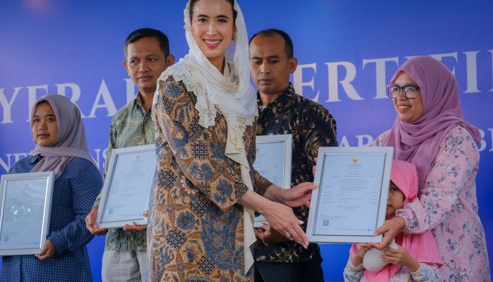 Menpar Serahkan Sertifikat Halal di Jatimulyo, Perkuat Daya Saing Desa Wisata
